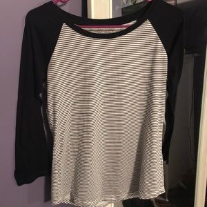 Black&white striped baseball tee